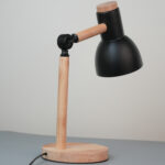چراغ مطالعه رومیزی مدل Wood1801